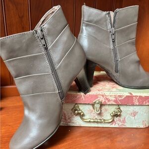 Women's Best Role Boot -A2 by Aerosoles nw box size 7,5